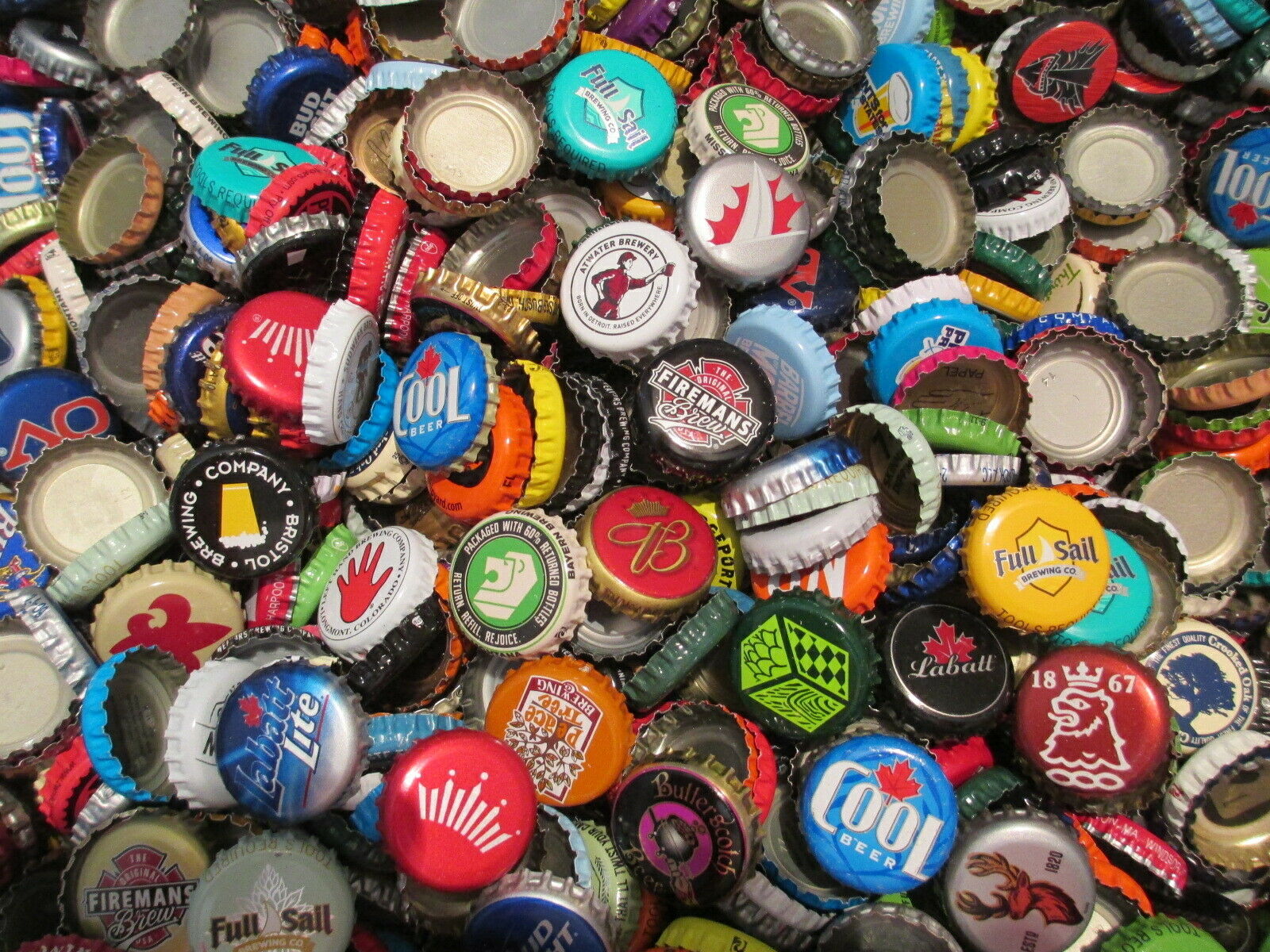 100 Beer Bottle Caps (( No Dents )) Good Mixture Of Beer Caps